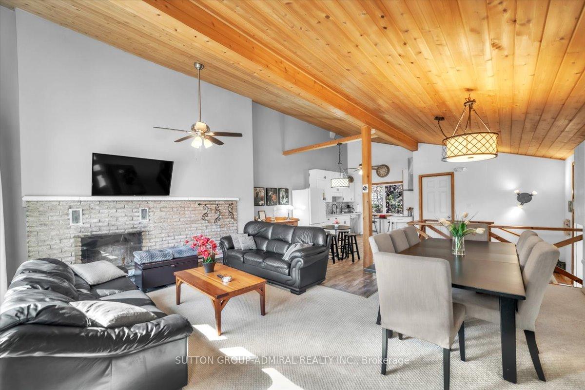 Photo 2 of 181 Arlberg Crescent, Blue Mountains — HOMEH
