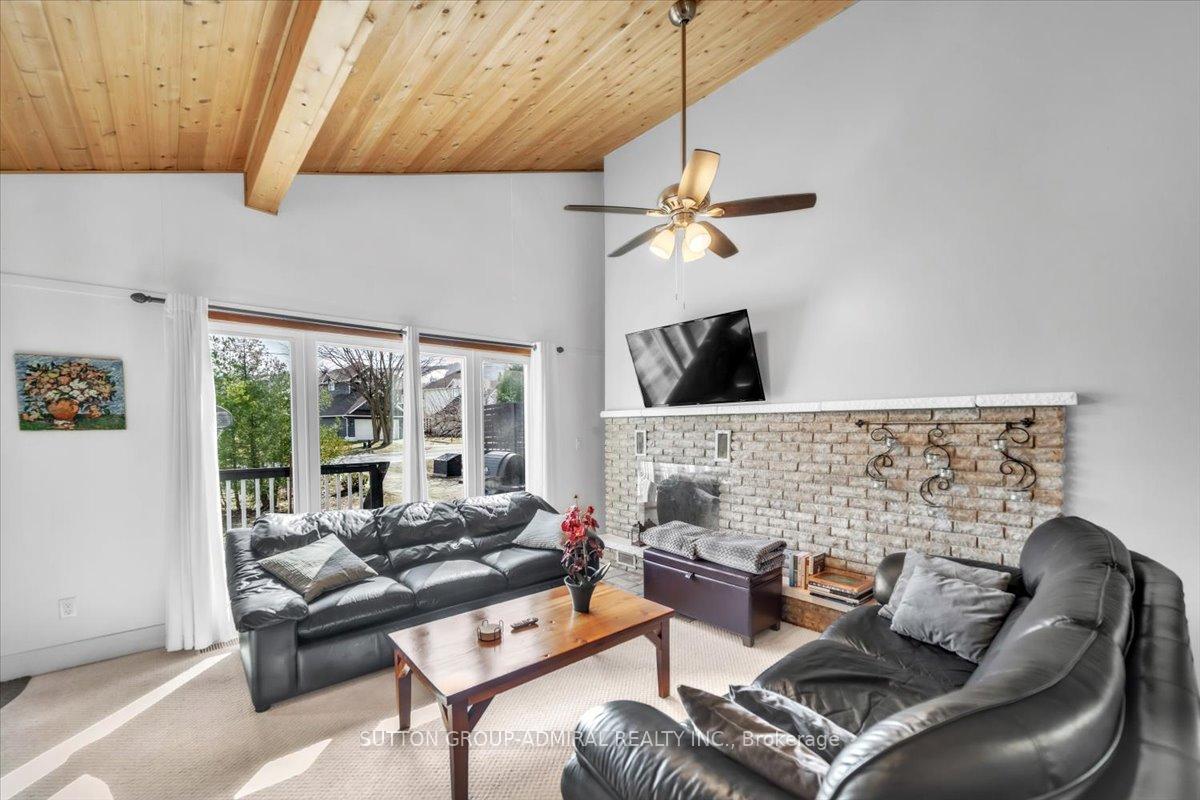 Photo 3 of 181 Arlberg Crescent, Blue Mountains — HOMEH
