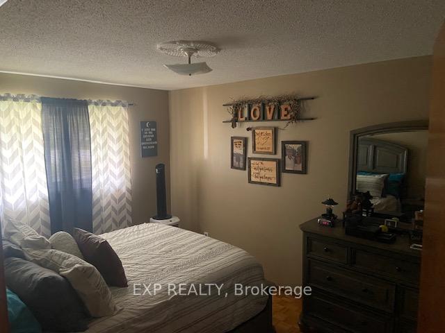 Photo 3 of 29 Mallard Crescent, Brampton, Central Park — HOMEH