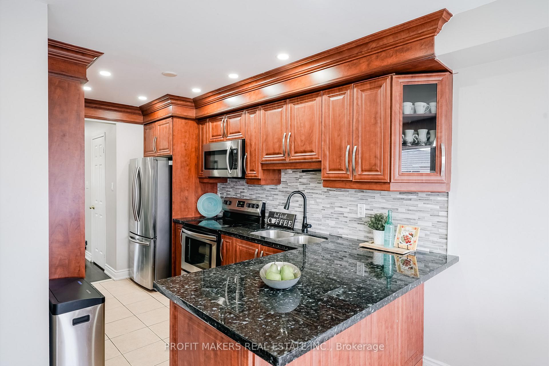 Photo 16 of 109 Tiller Trail, Brampton, Fletcher's Creek Village — HOMEH