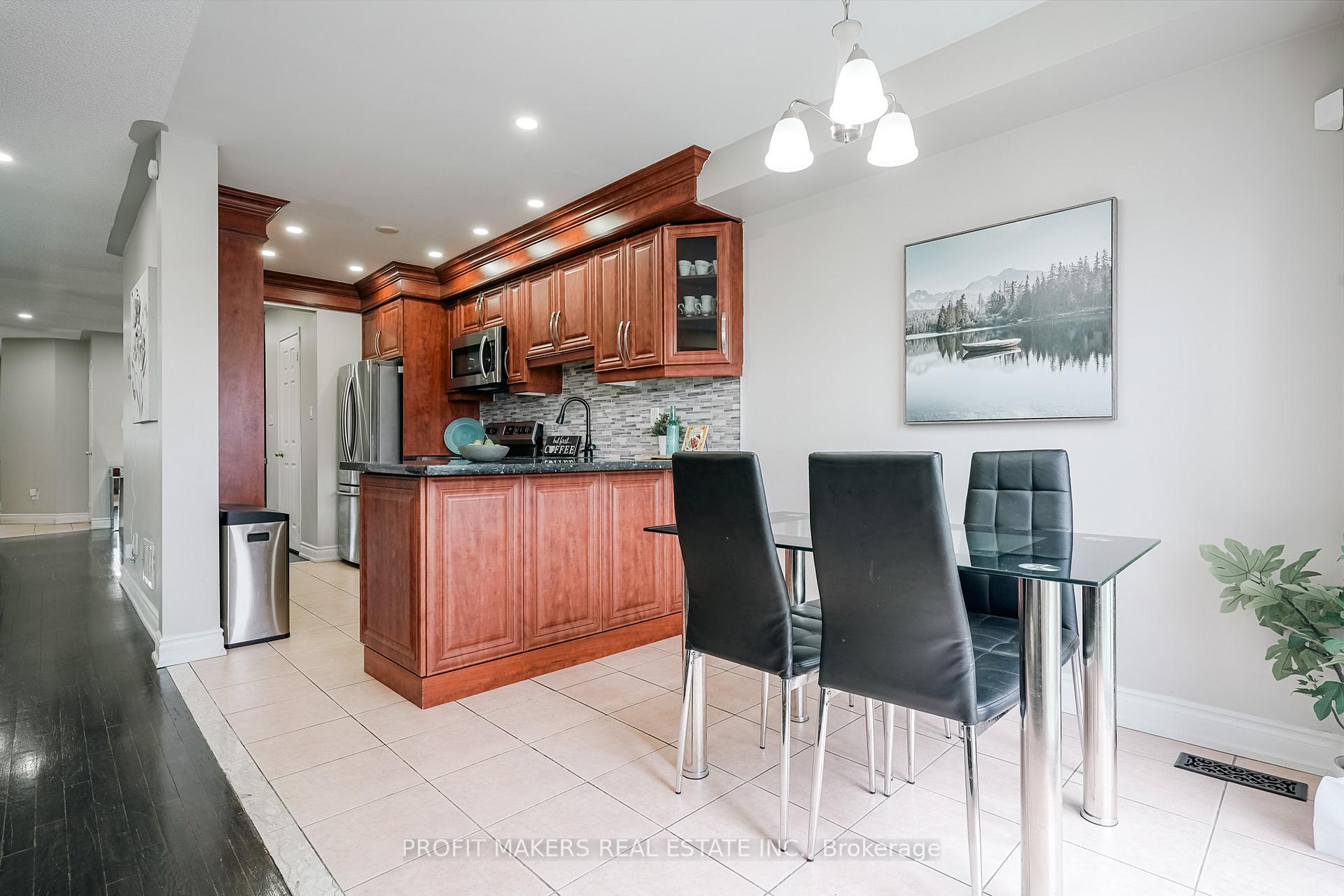 Photo 8 of 109 Tiller Trail, Brampton, Fletcher's Creek Village — HOMEH