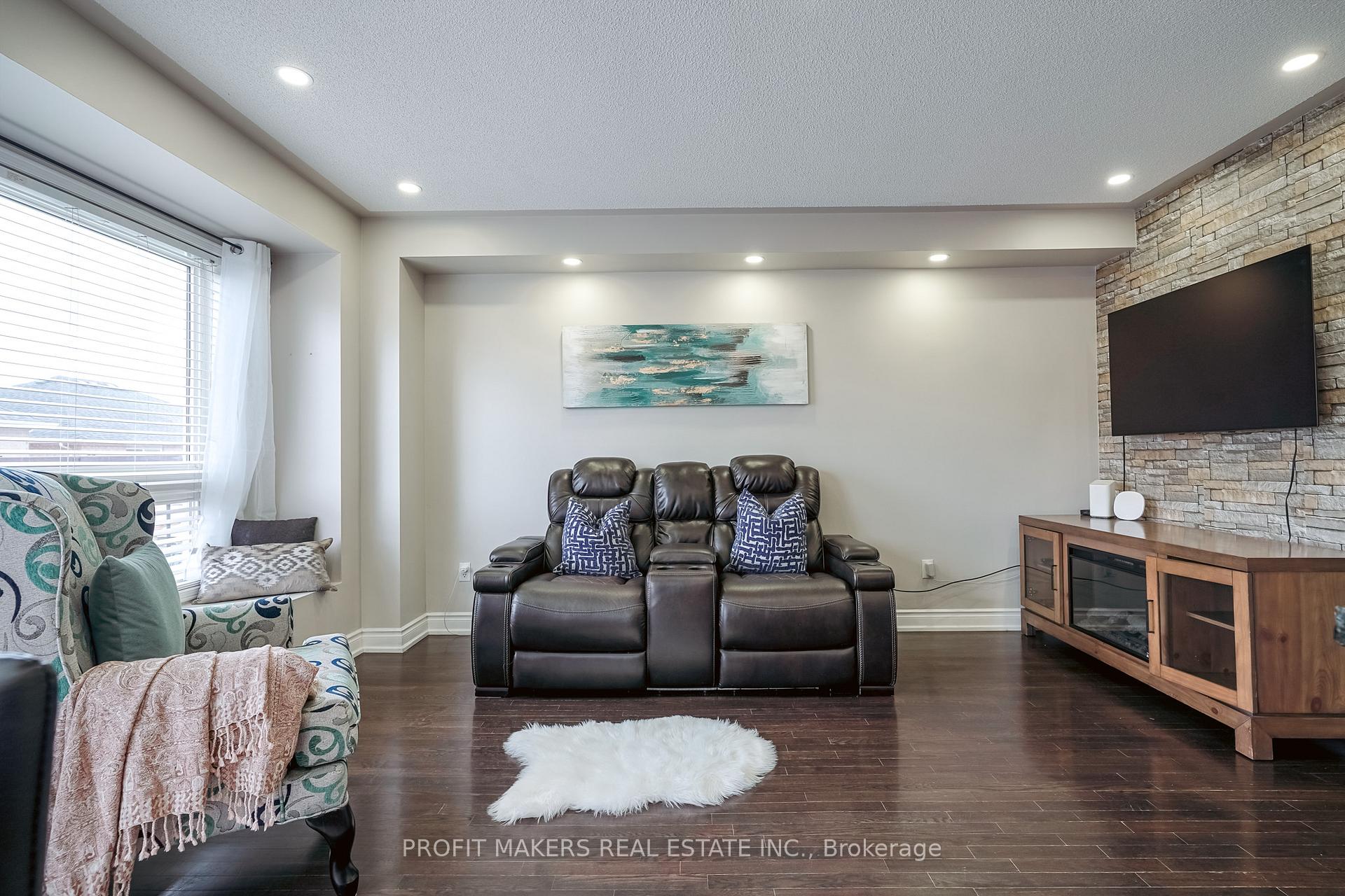 Photo 12 of 109 Tiller Trail, Brampton, Fletcher's Creek Village — HOMEH