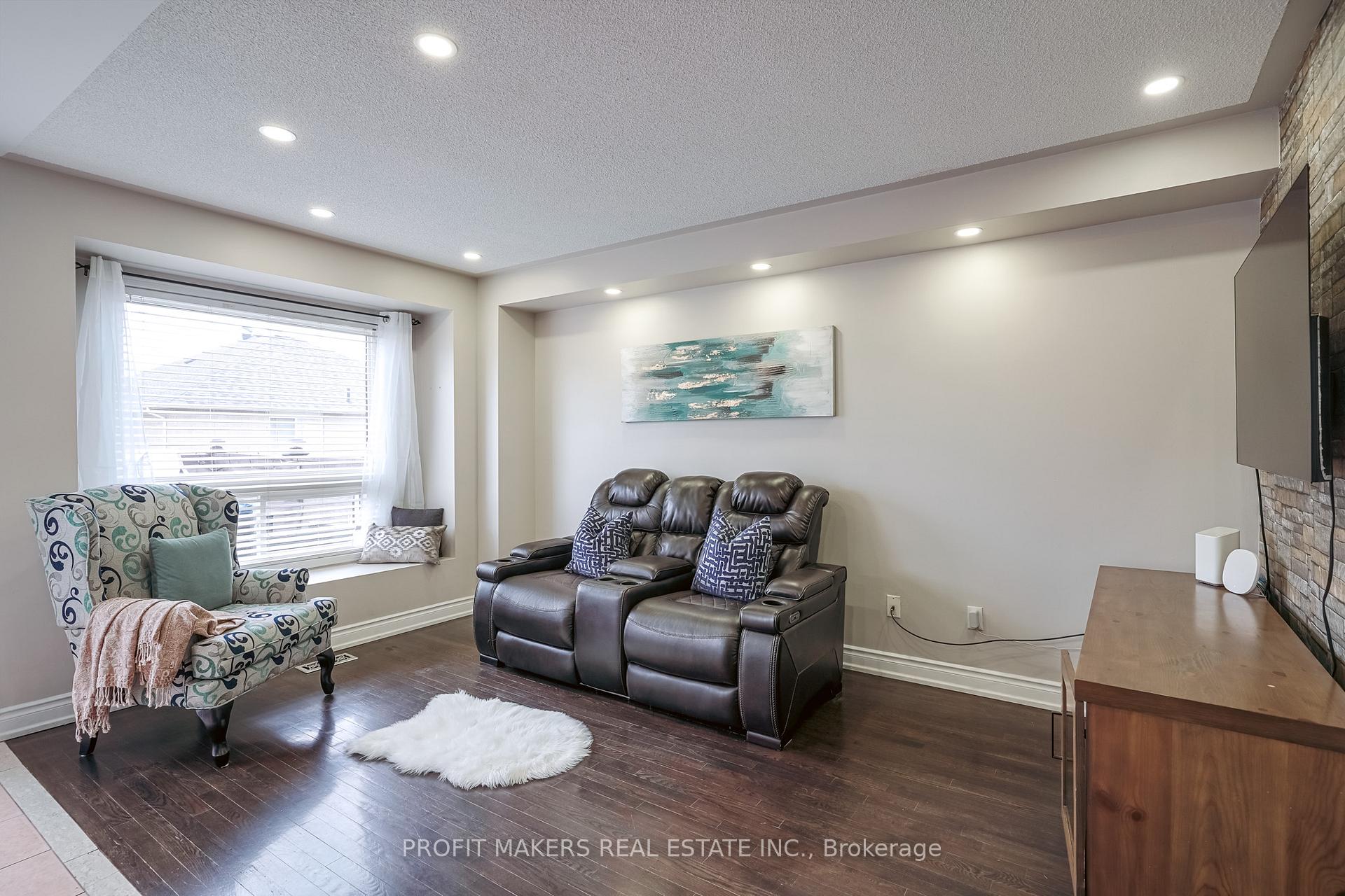 Photo 13 of 109 Tiller Trail, Brampton, Fletcher's Creek Village — HOMEH