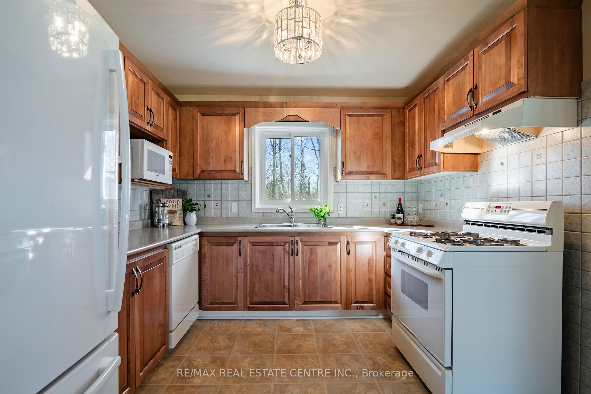 Photo 4 of 24 Wilson Crescent, Southgate — HOMEH