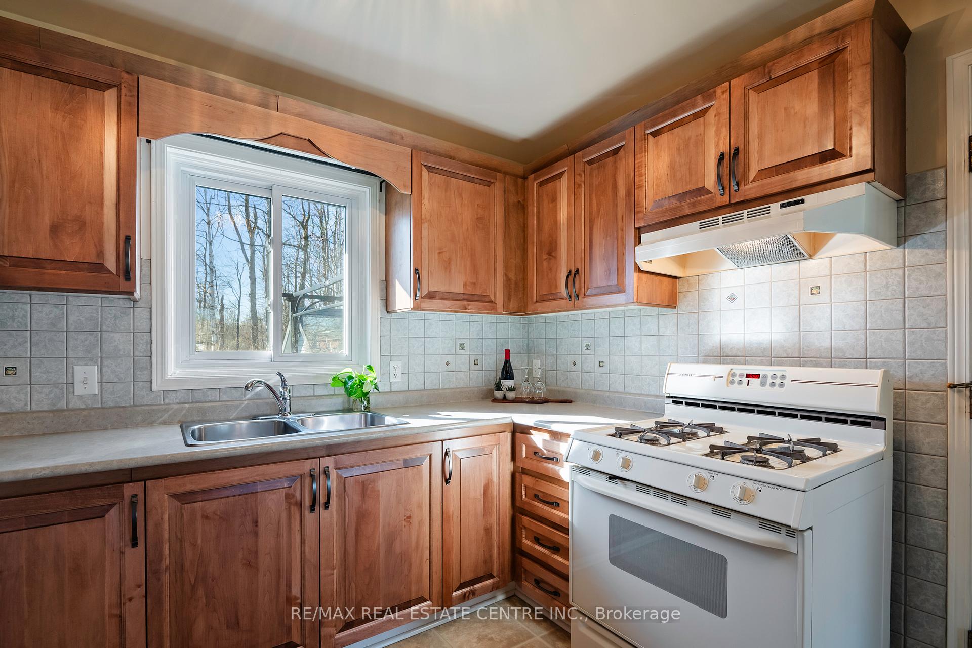 Photo 8 of 24 Wilson Crescent, Southgate — HOMEH