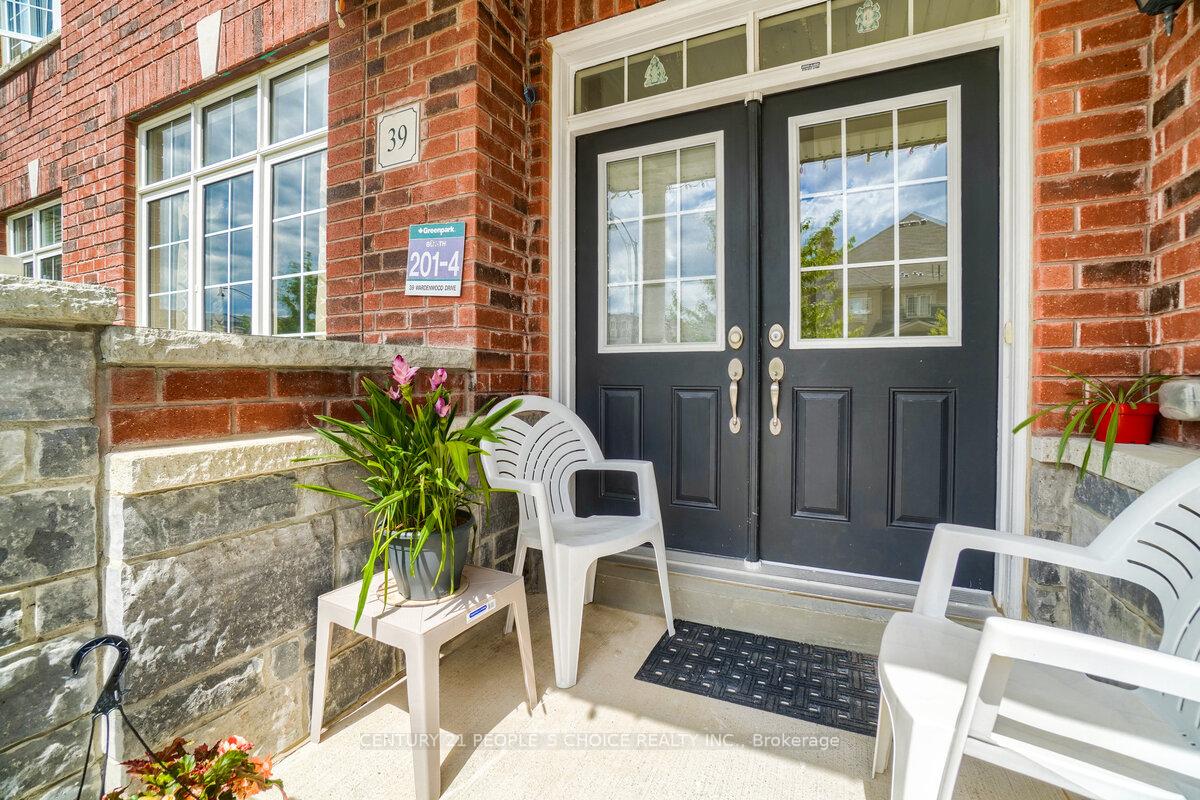 Photo 4 of 39 Wardenwood Drive, Brampton, Sandringham-Wellington — HOMEH