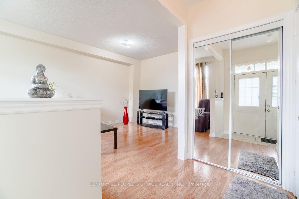 Photo 14 of 39 Wardenwood Drive, Brampton, Sandringham-Wellington — HOMEH