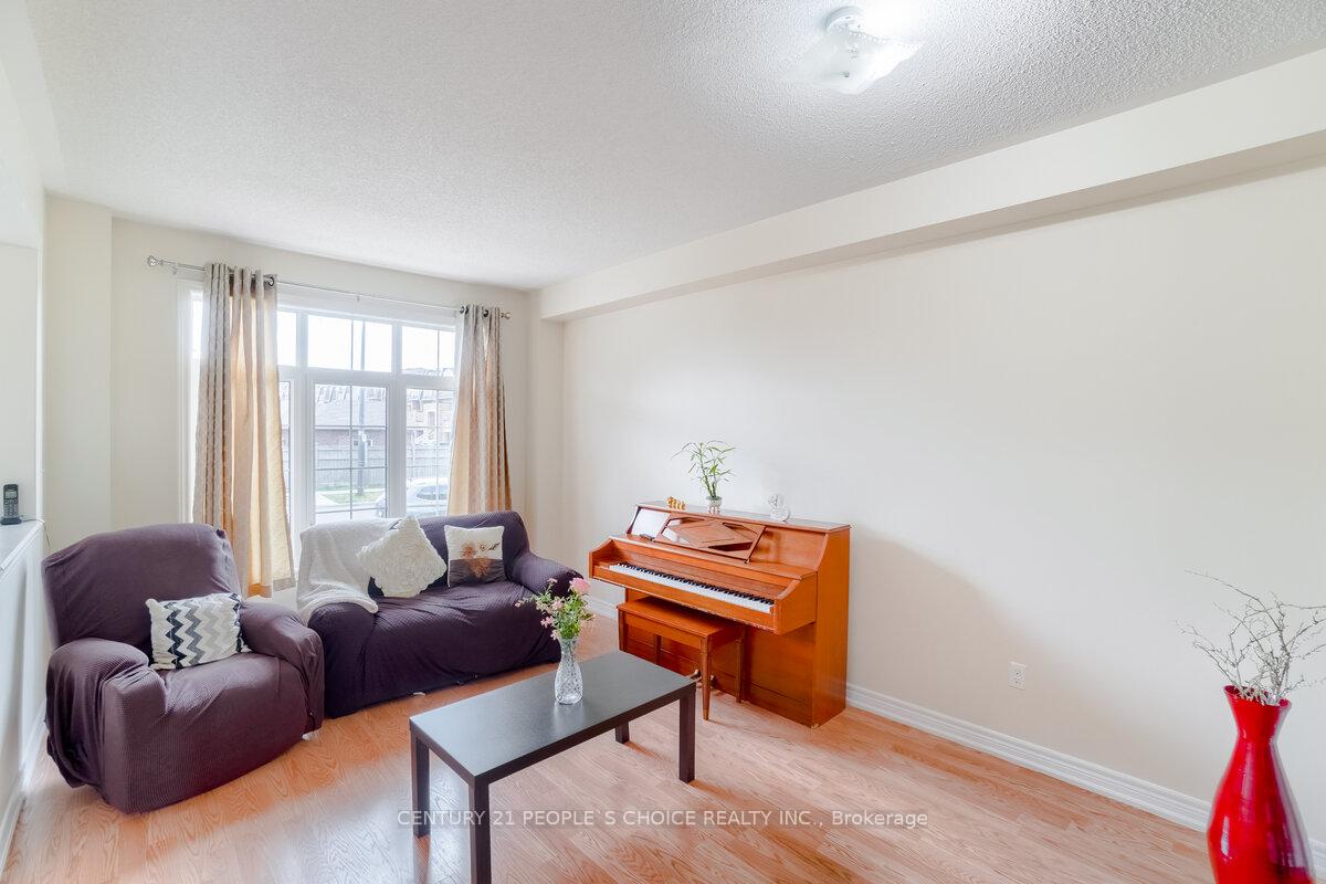 Photo 8 of 39 Wardenwood Drive, Brampton, Sandringham-Wellington — HOMEH