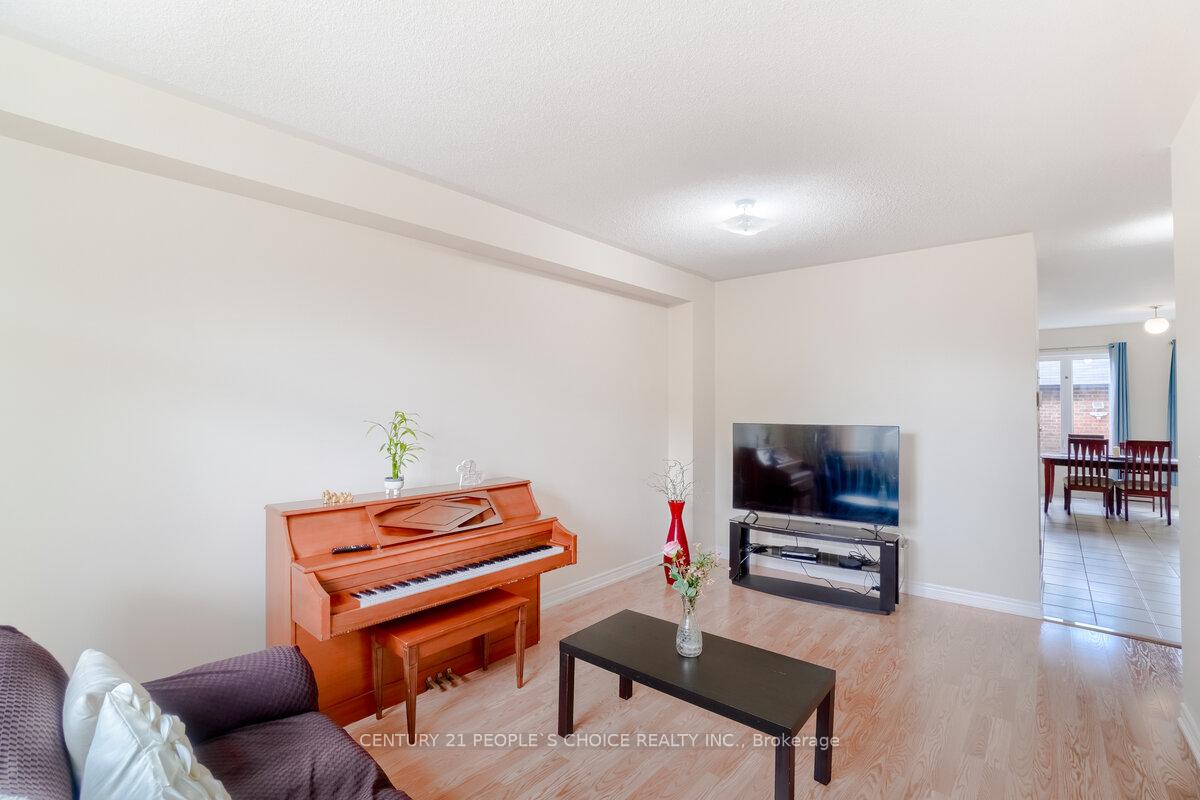 Photo 5 of 39 Wardenwood Drive, Brampton, Sandringham-Wellington — HOMEH
