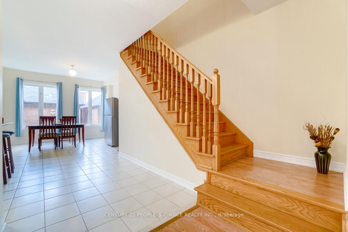 Photo 18 of 39 Wardenwood Drive, Brampton, Sandringham-Wellington — HOMEH