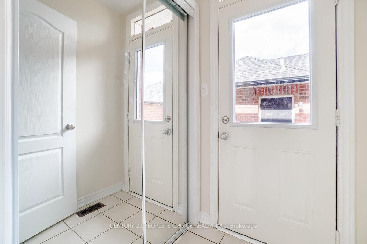 Photo 25 of 39 Wardenwood Drive, Brampton, Sandringham-Wellington — HOMEH