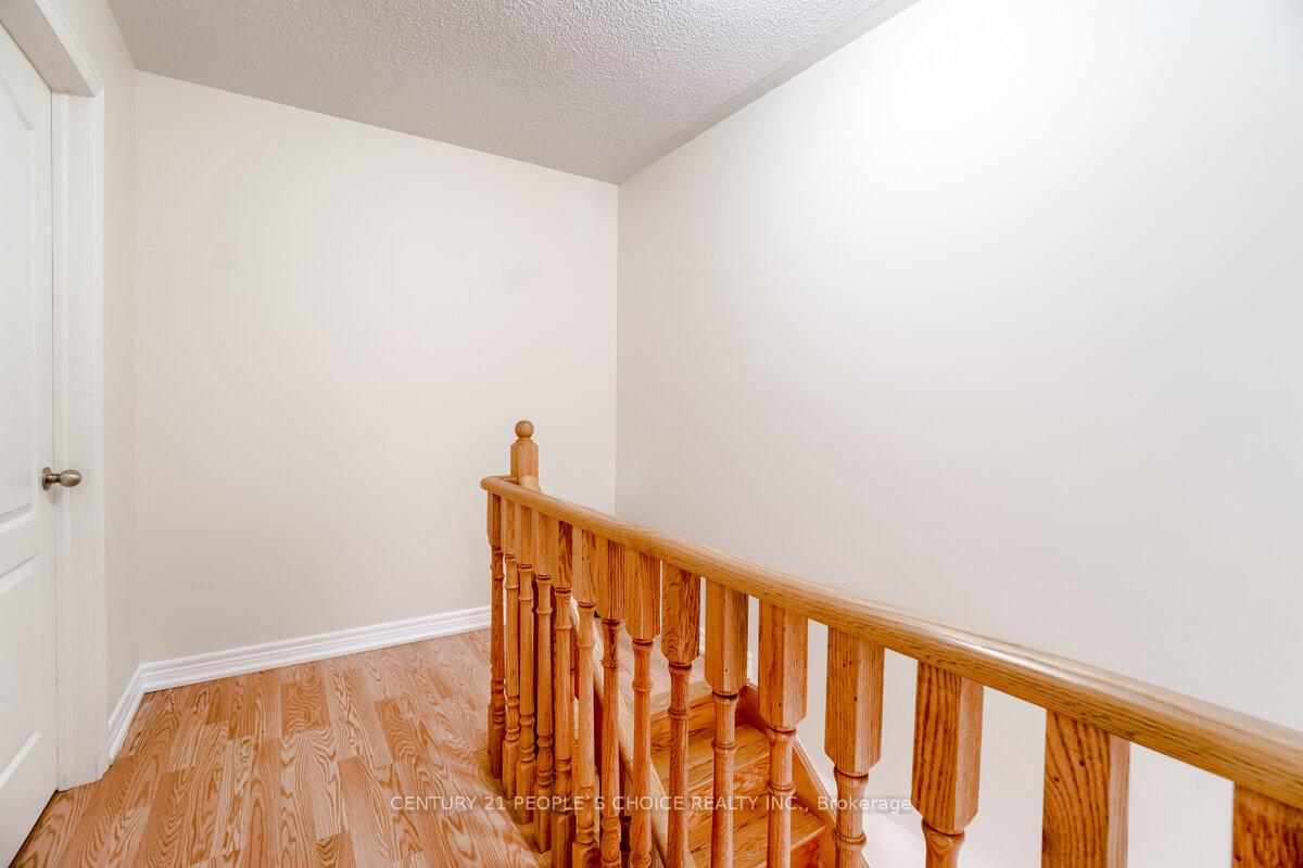 Photo 24 of 39 Wardenwood Drive, Brampton, Sandringham-Wellington — HOMEH