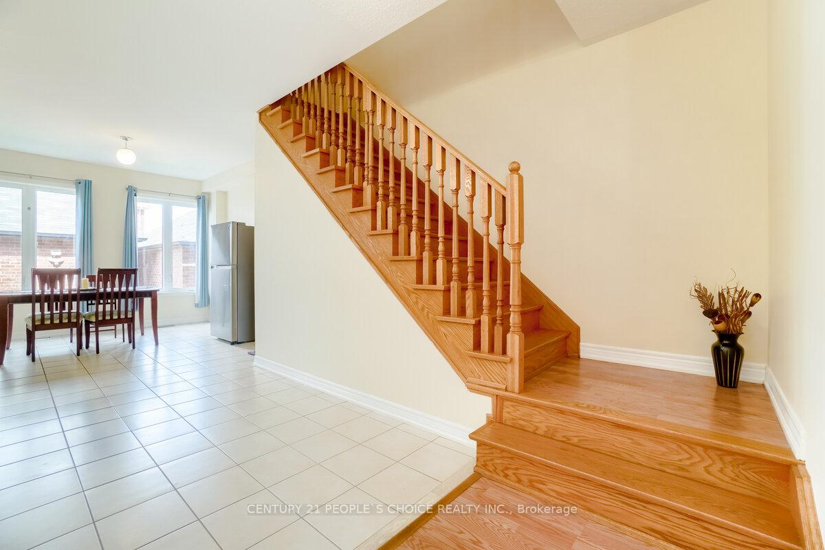 Photo 23 of 39 Wardenwood Drive, Brampton, Sandringham-Wellington — HOMEH