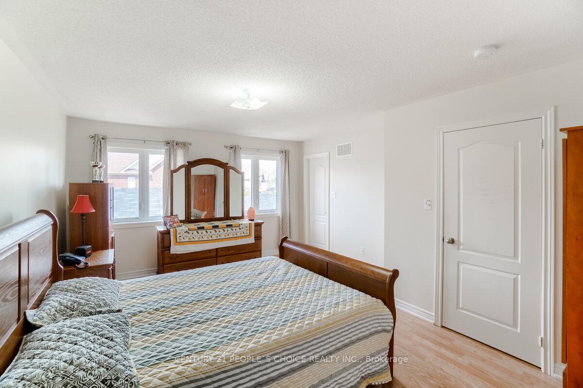 Photo 28 of 39 Wardenwood Drive, Brampton, Sandringham-Wellington — HOMEH