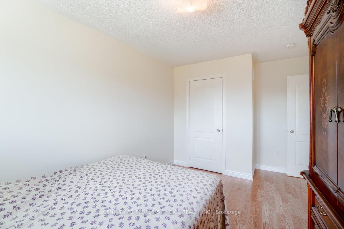 Photo 29 of 39 Wardenwood Drive, Brampton, Sandringham-Wellington — HOMEH