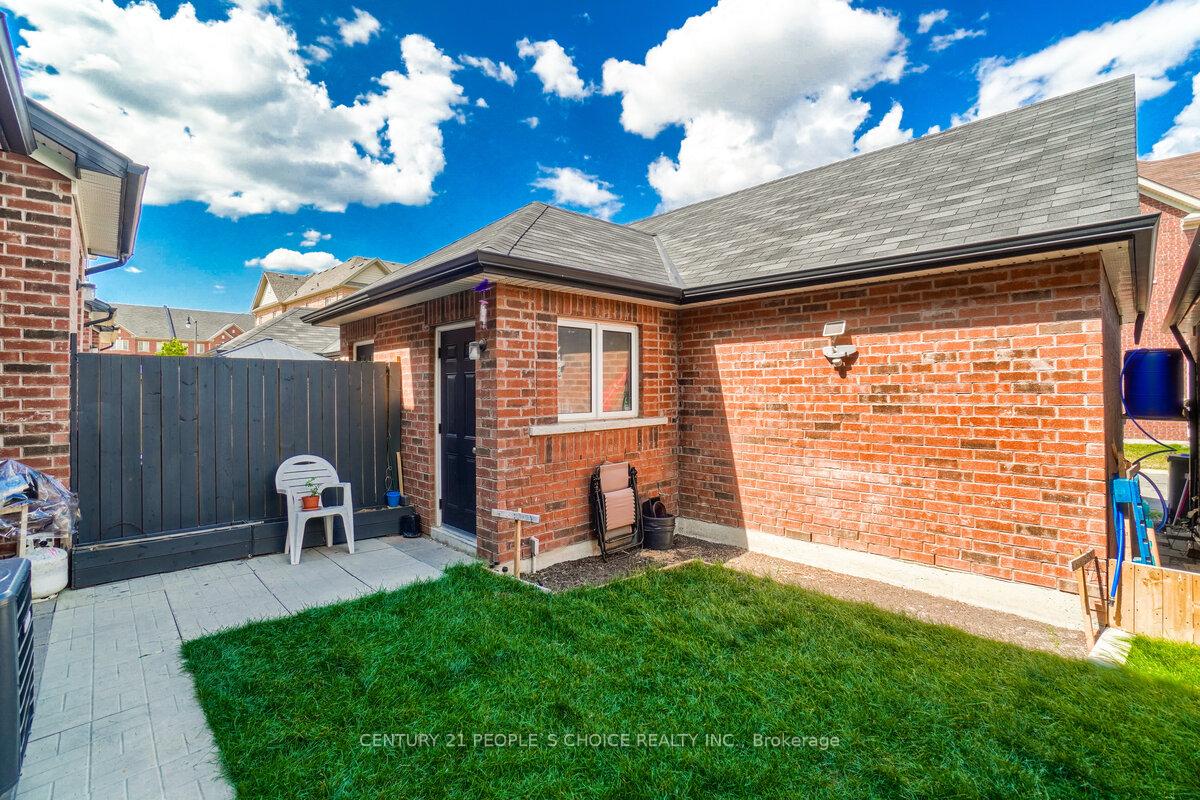 Photo 30 of 39 Wardenwood Drive, Brampton, Sandringham-Wellington — HOMEH