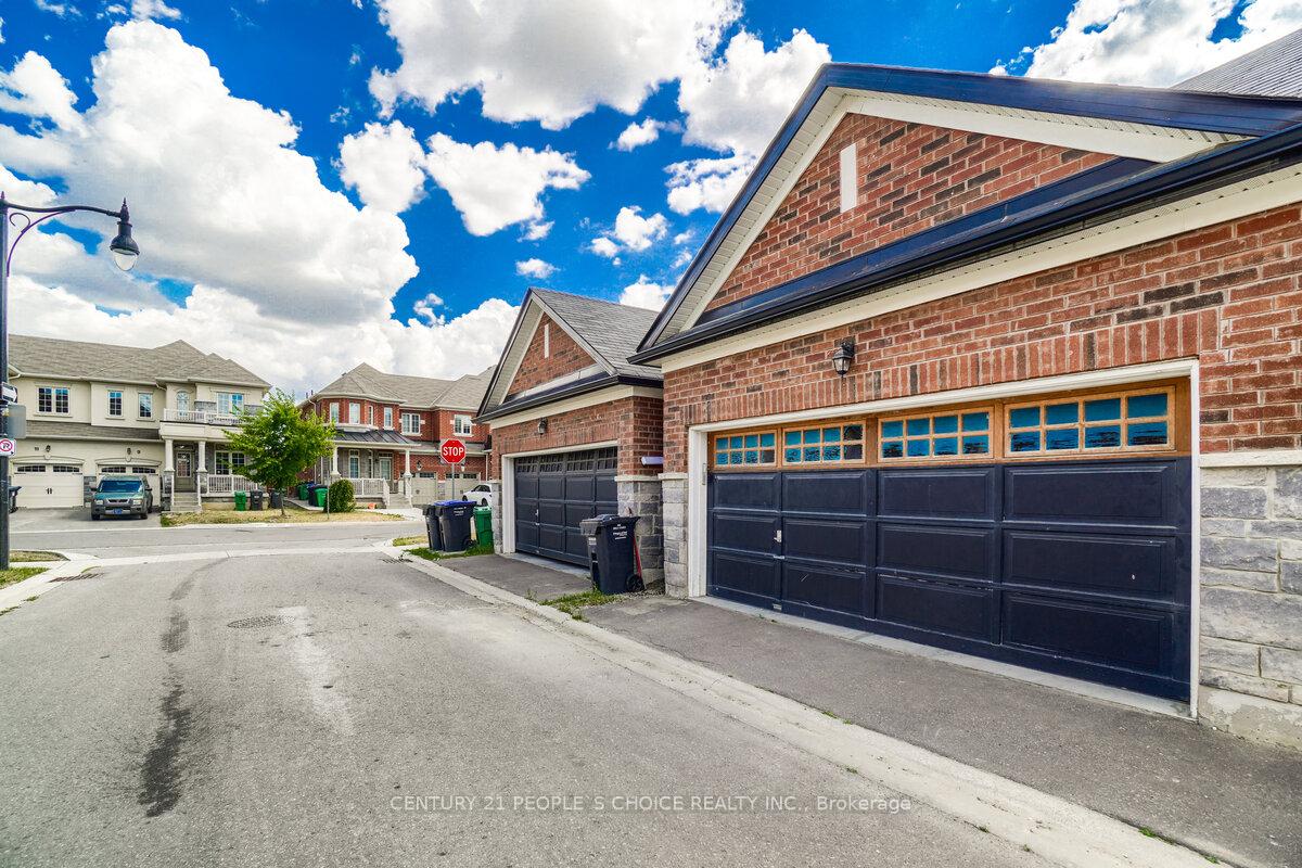 Photo 33 of 39 Wardenwood Drive, Brampton, Sandringham-Wellington — HOMEH