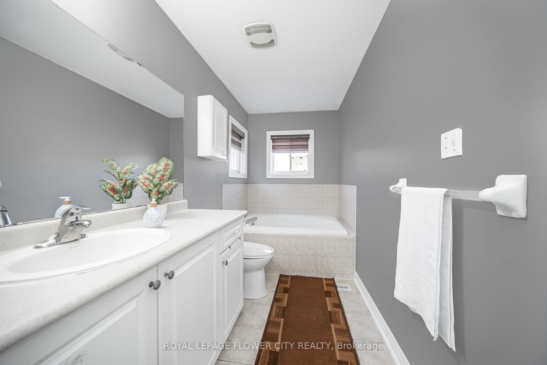 Photo 27 of 18 Nathaniel Crescent, Brampton, Bram West — HOMEH