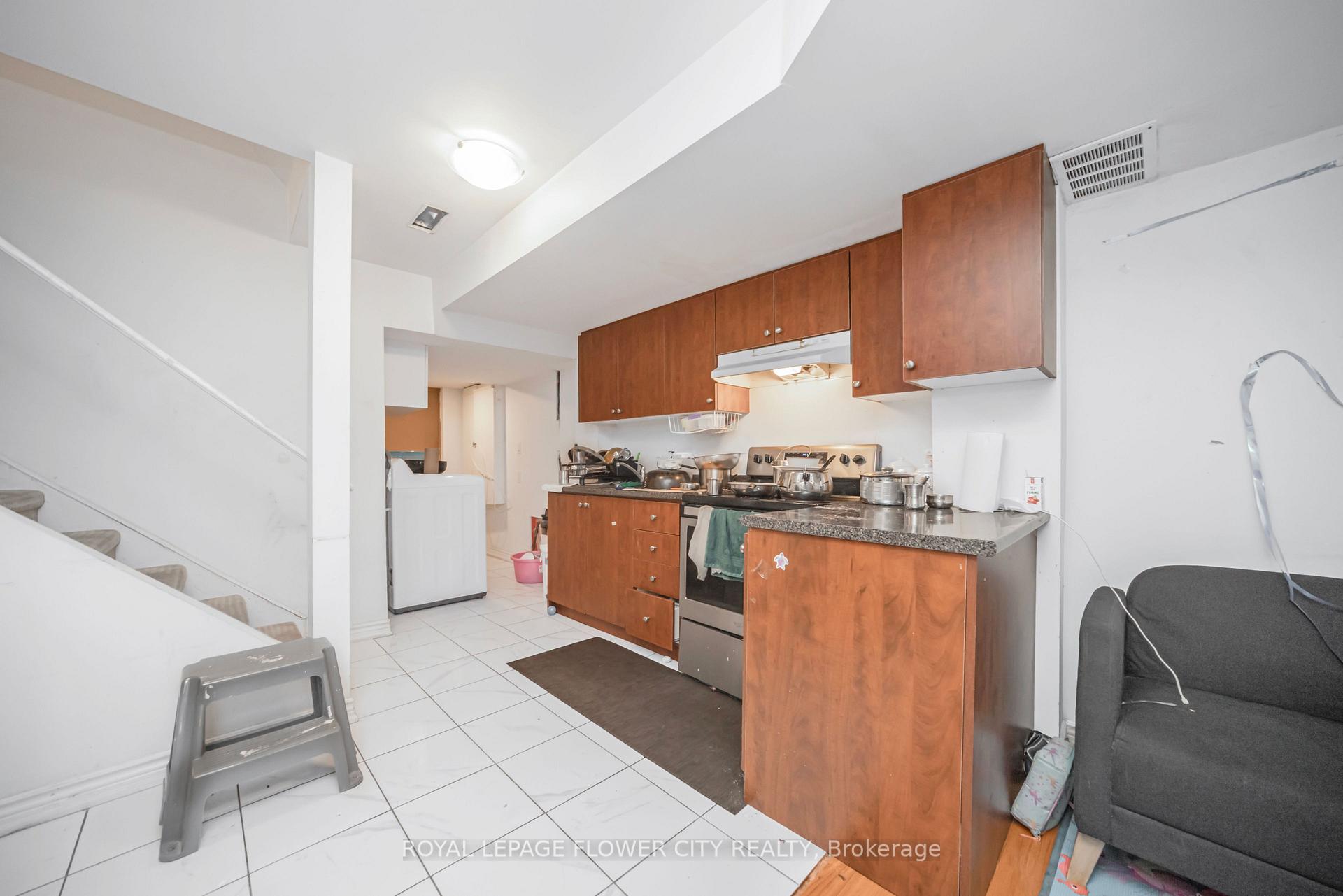 Photo 37 of 18 Nathaniel Crescent, Brampton, Bram West — HOMEH
