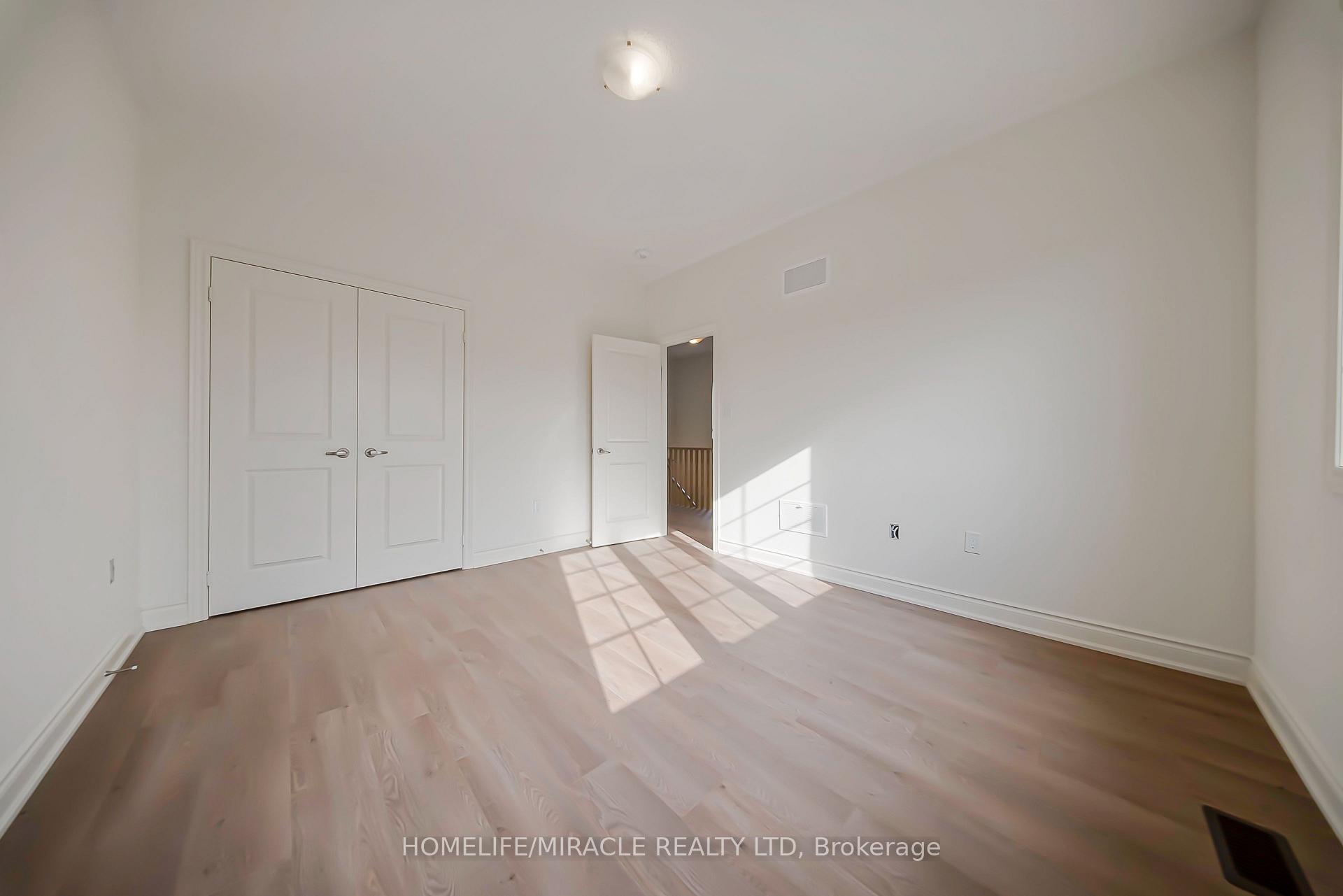 Photo 34 of 74 Attwater Drive, Cambridge — HOMEH