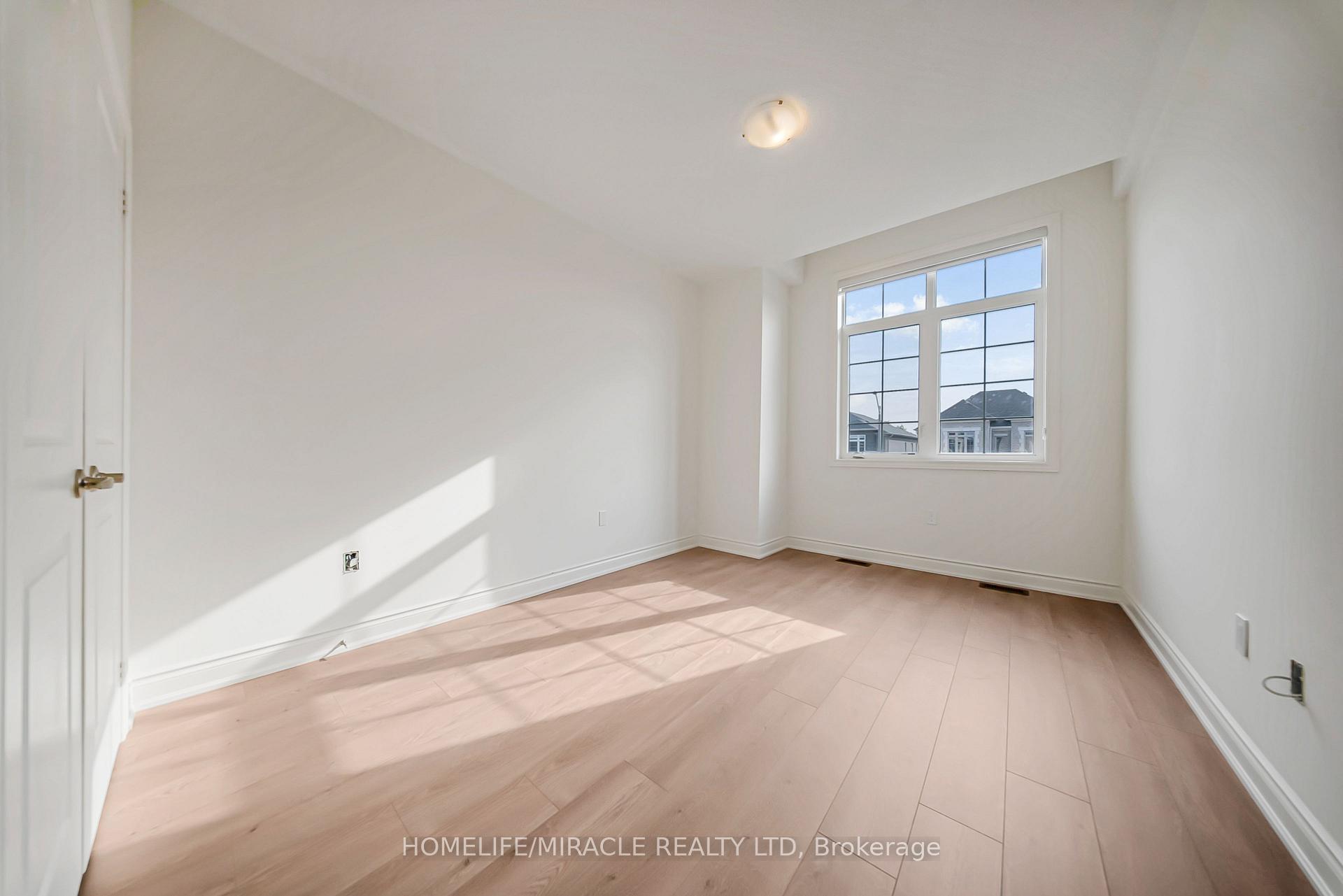 Photo 35 of 74 Attwater Drive, Cambridge — HOMEH