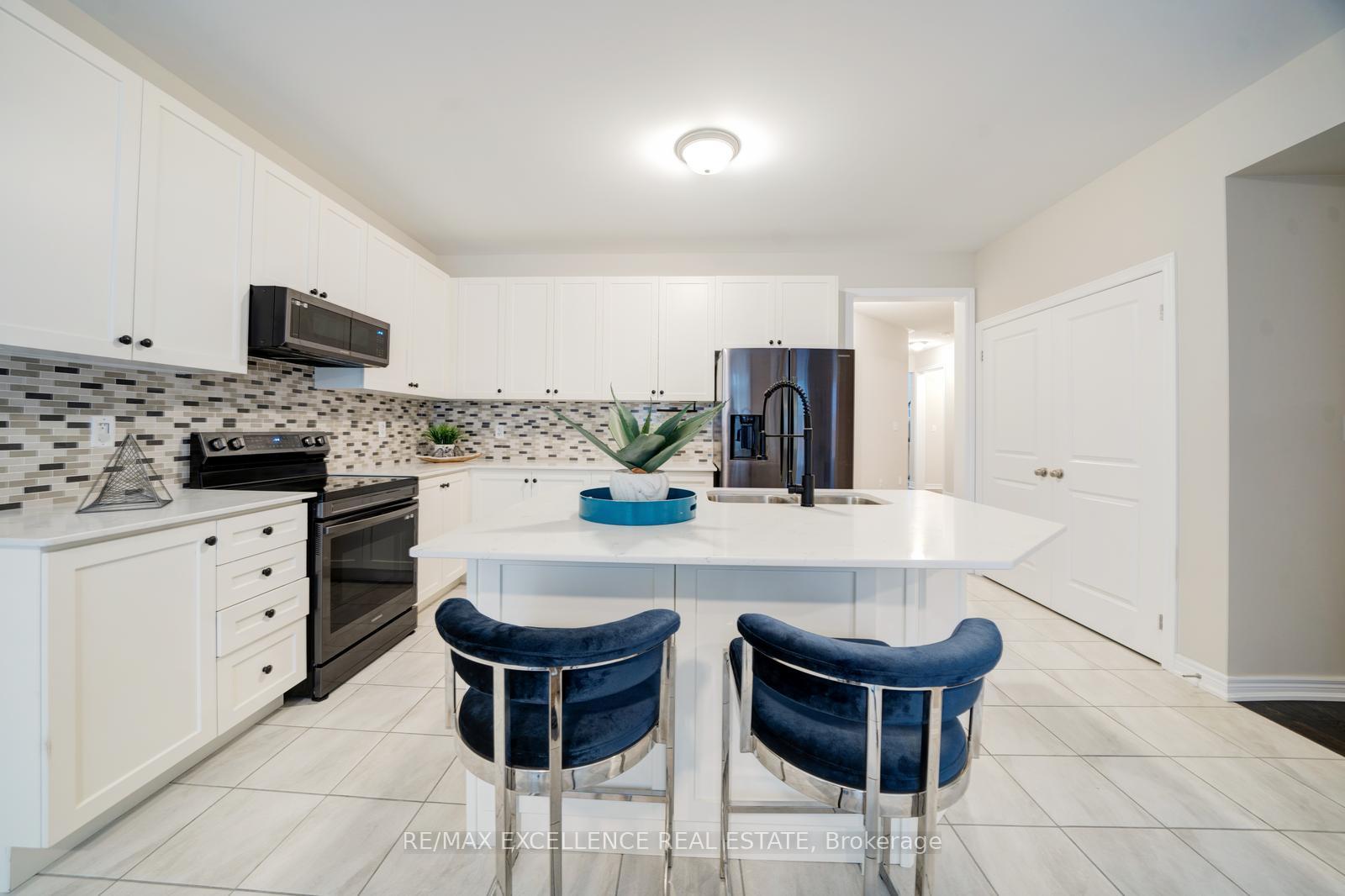 Photo 13 of 11 Gosset Road, Brampton, Northwest Brampton — HOMEH