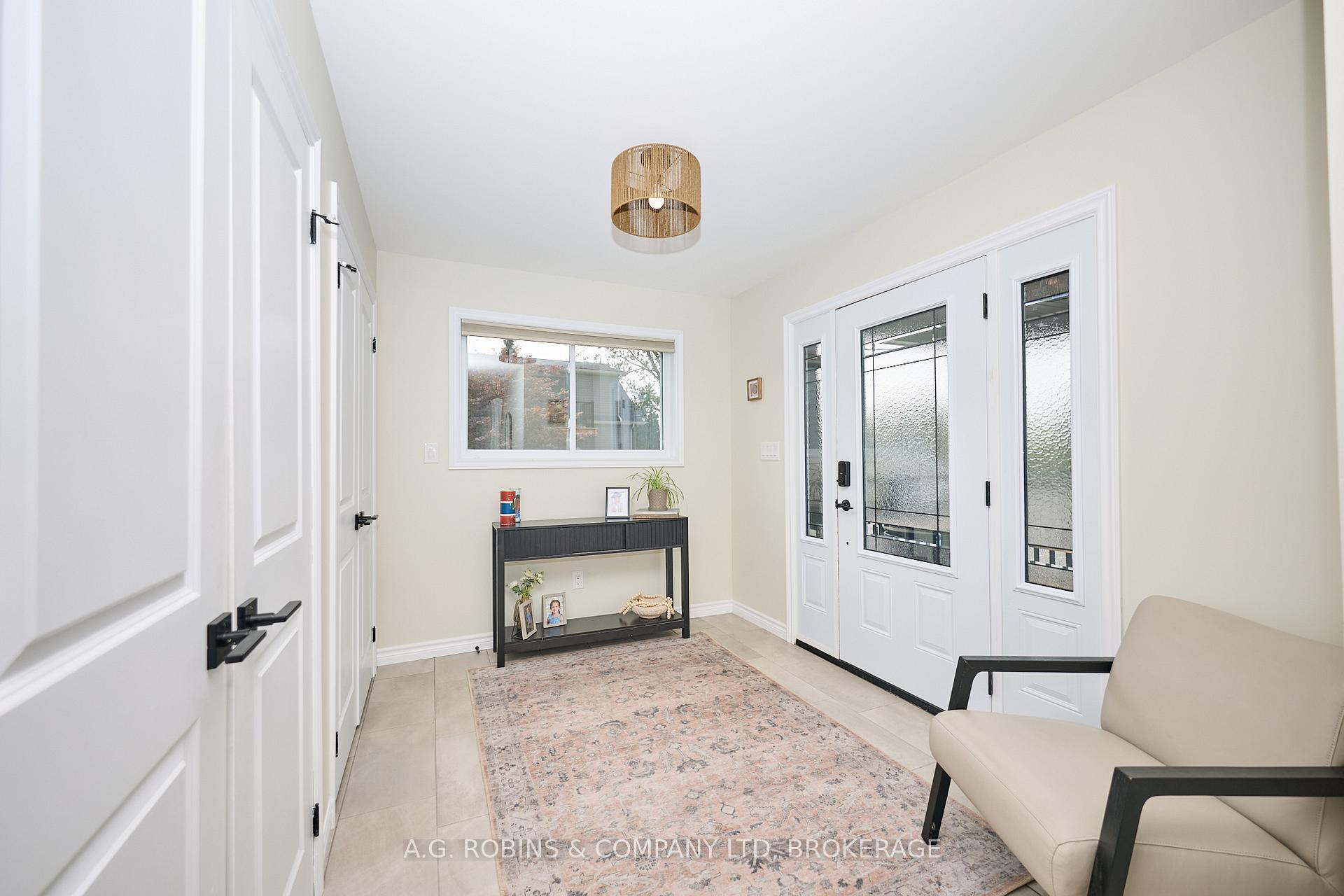 Photo 2 of 307 Riverside Drive, Welland, Prince Charles — HOMEH