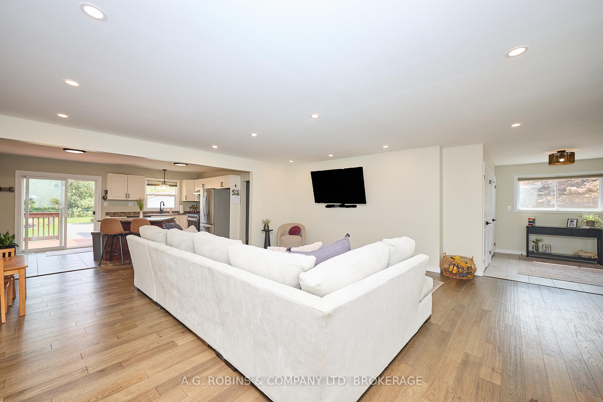Photo 5 of 307 Riverside Drive, Welland, Prince Charles — HOMEH
