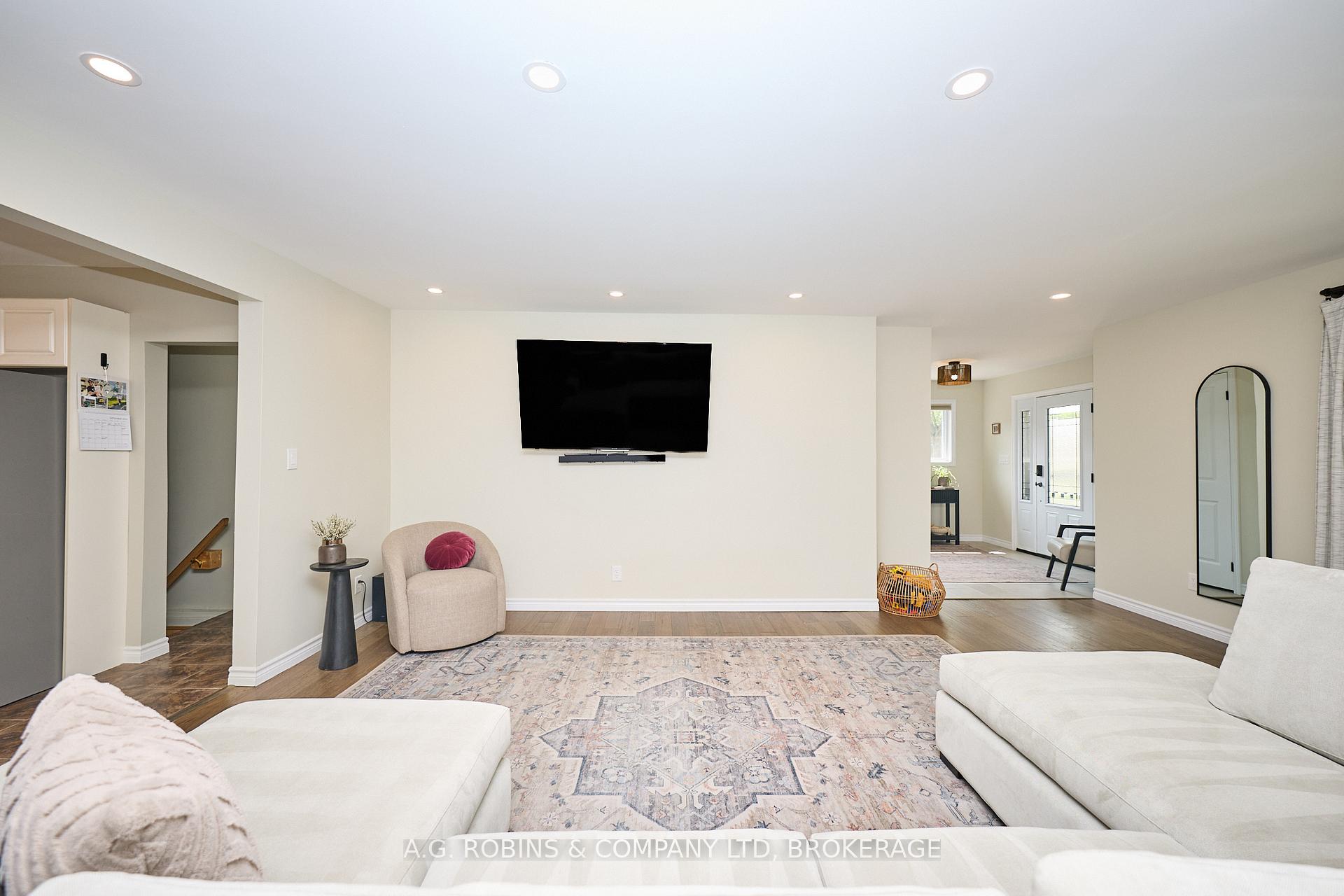 Photo 13 of 307 Riverside Drive, Welland, Prince Charles — HOMEH