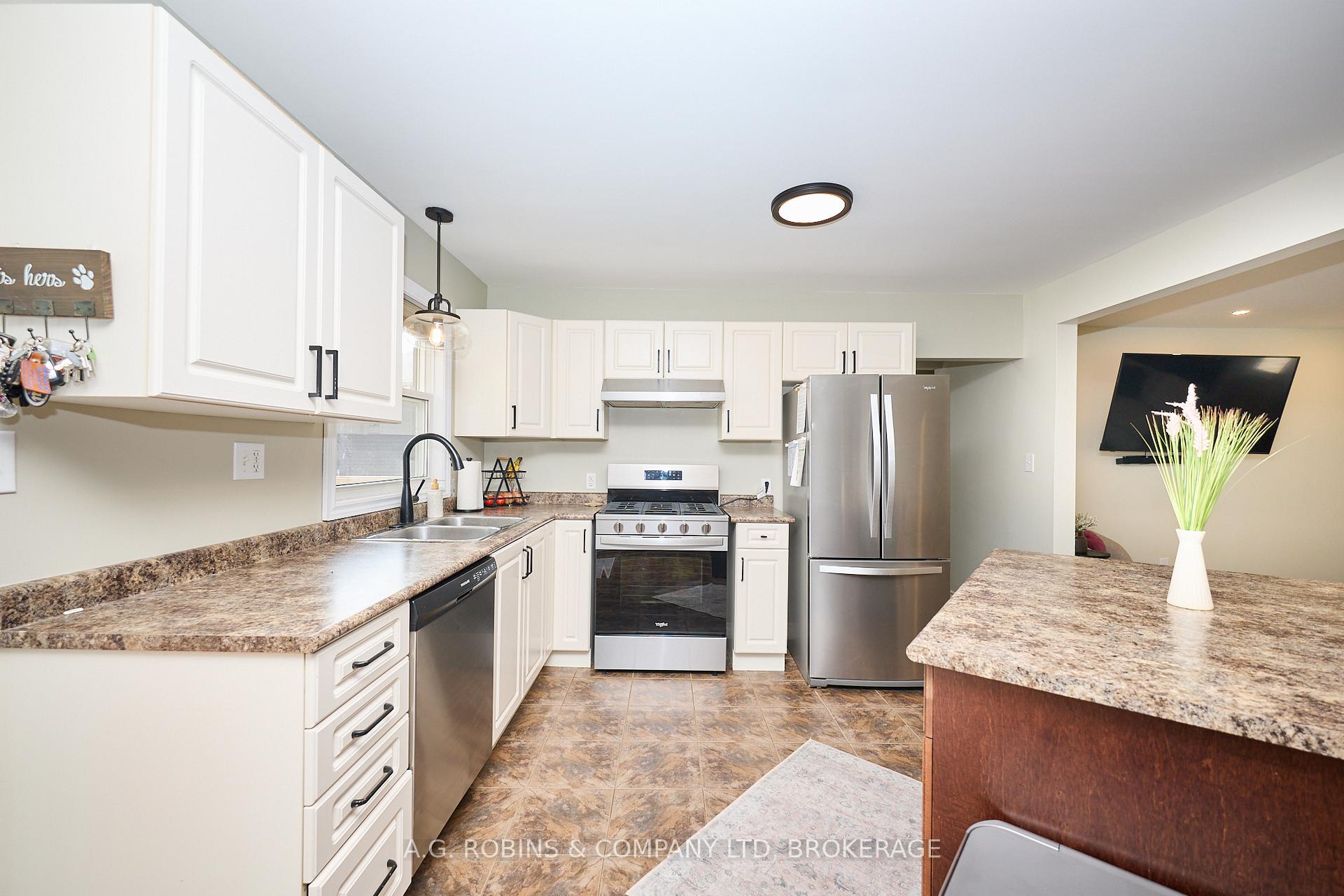 Photo 9 of 307 Riverside Drive, Welland, Prince Charles — HOMEH