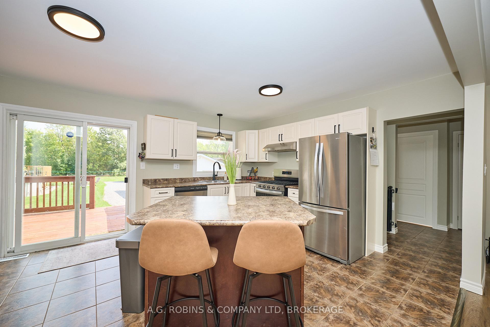 Photo 10 of 307 Riverside Drive, Welland, Prince Charles — HOMEH