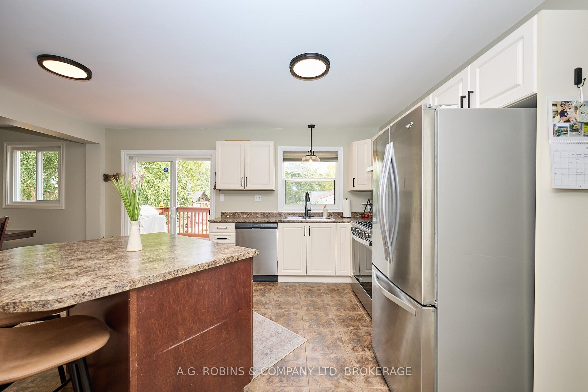 Photo 15 of 307 Riverside Drive, Welland, Prince Charles — HOMEH