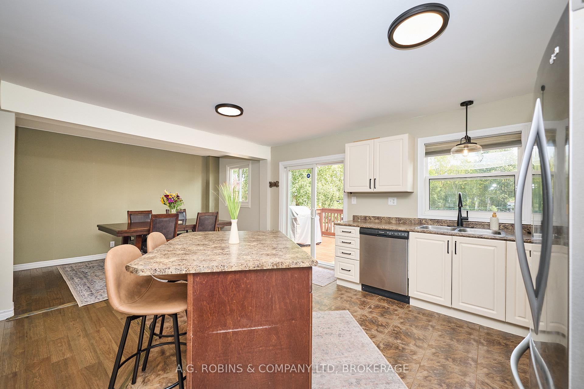 Photo 11 of 307 Riverside Drive, Welland, Prince Charles — HOMEH