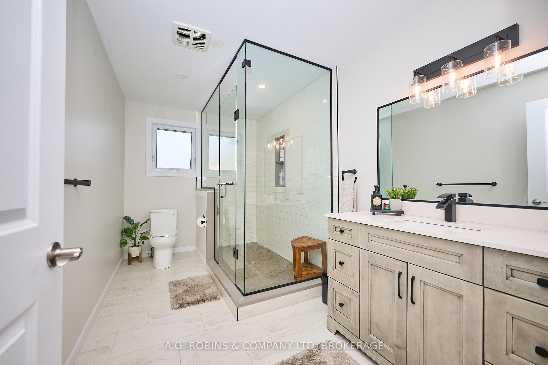 Photo 16 of 307 Riverside Drive, Welland, Prince Charles — HOMEH