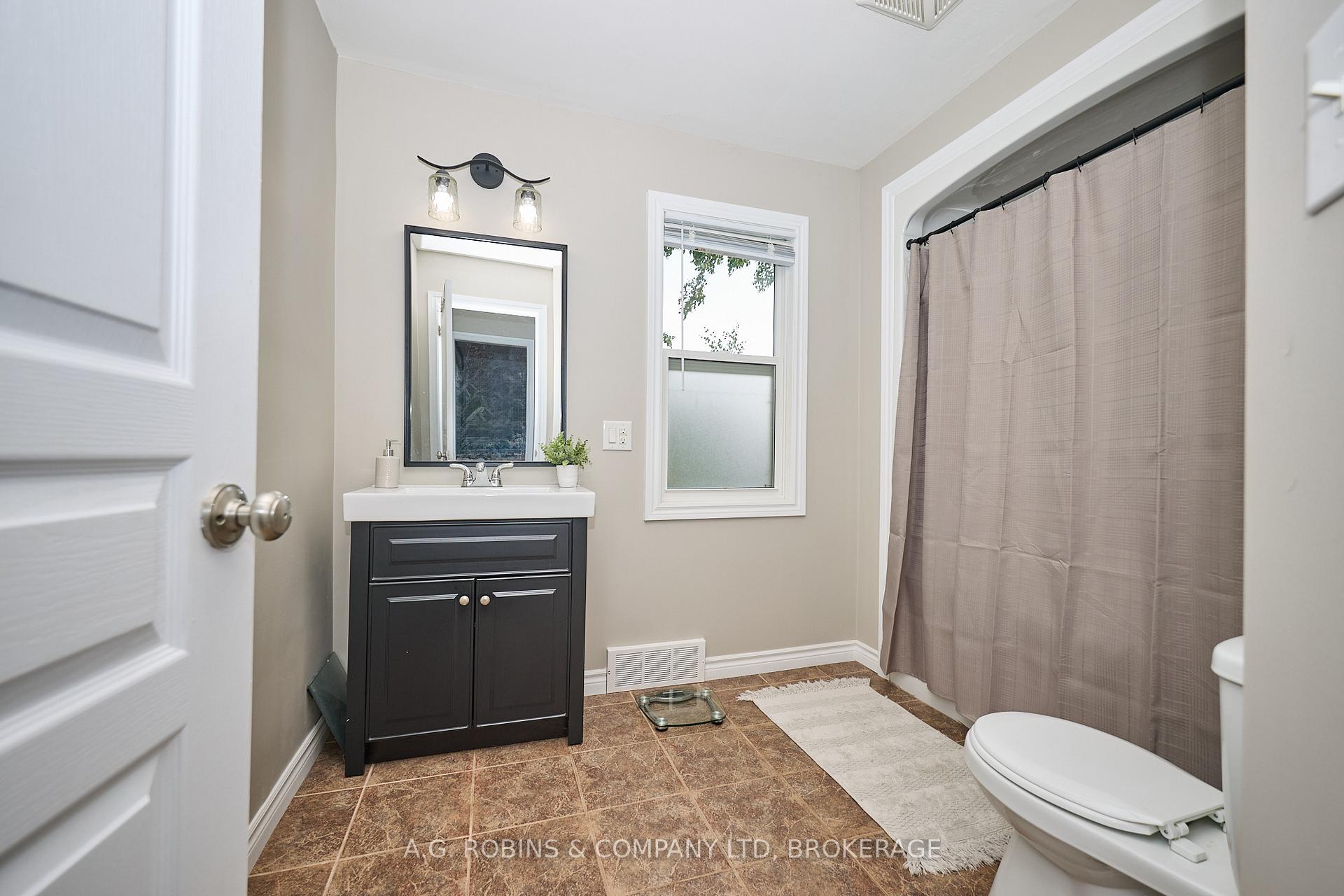 Photo 24 of 307 Riverside Drive, Welland, Prince Charles — HOMEH