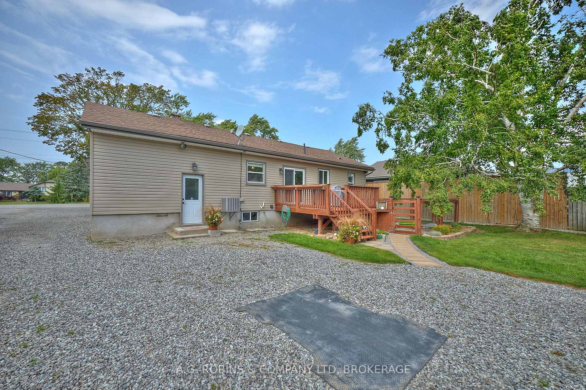Photo 32 of 307 Riverside Drive, Welland, Prince Charles — HOMEH