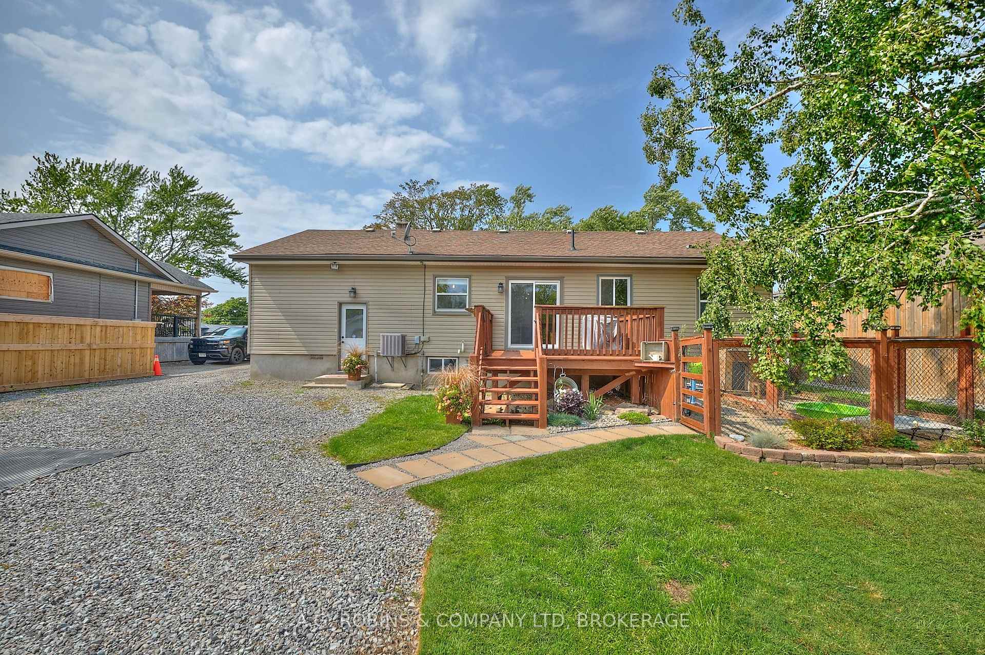 Photo 35 of 307 Riverside Drive, Welland, Prince Charles — HOMEH