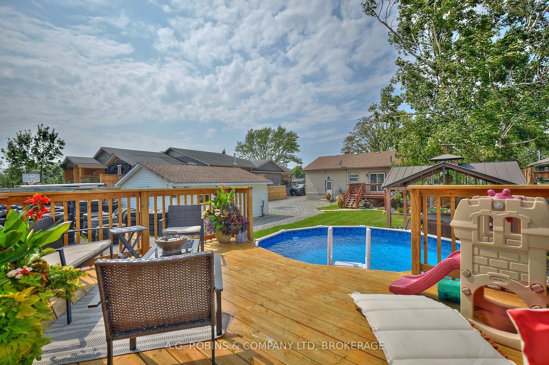Photo 36 of 307 Riverside Drive, Welland, Prince Charles — HOMEH