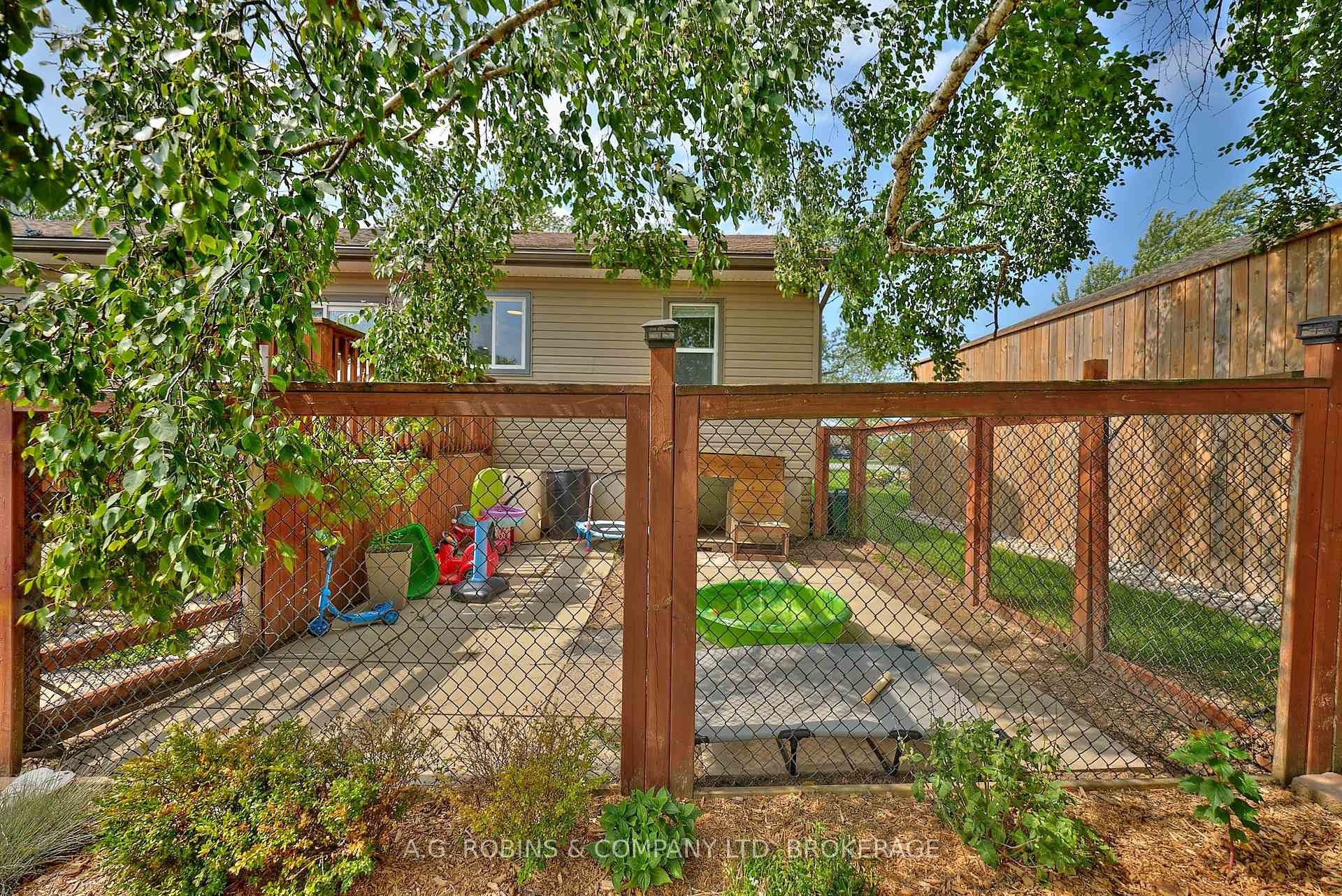 Photo 43 of 307 Riverside Drive, Welland, Prince Charles — HOMEH