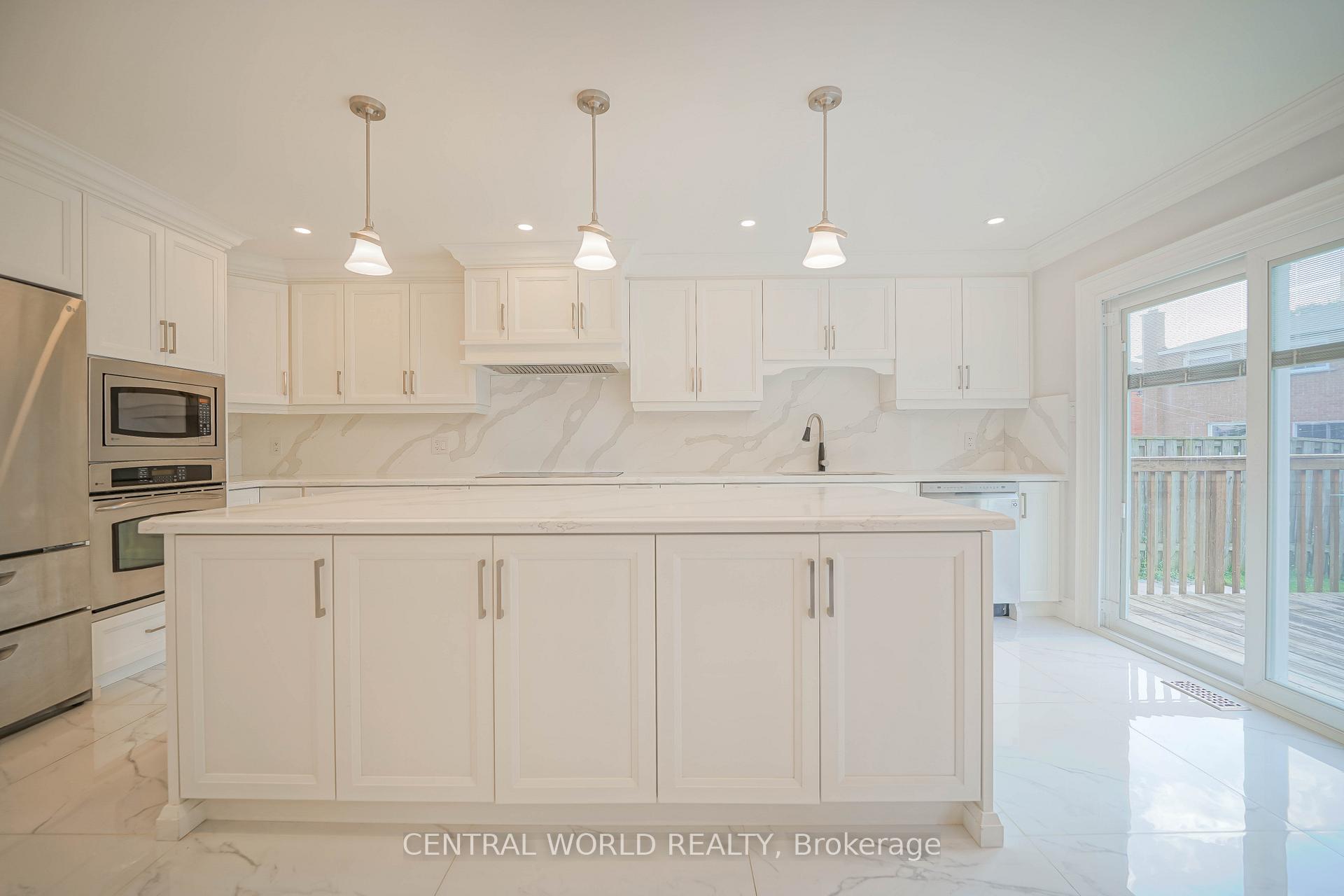 Photo 4 of 28 Teddington Avenue, Markham, Milliken Mills East — HOMEH