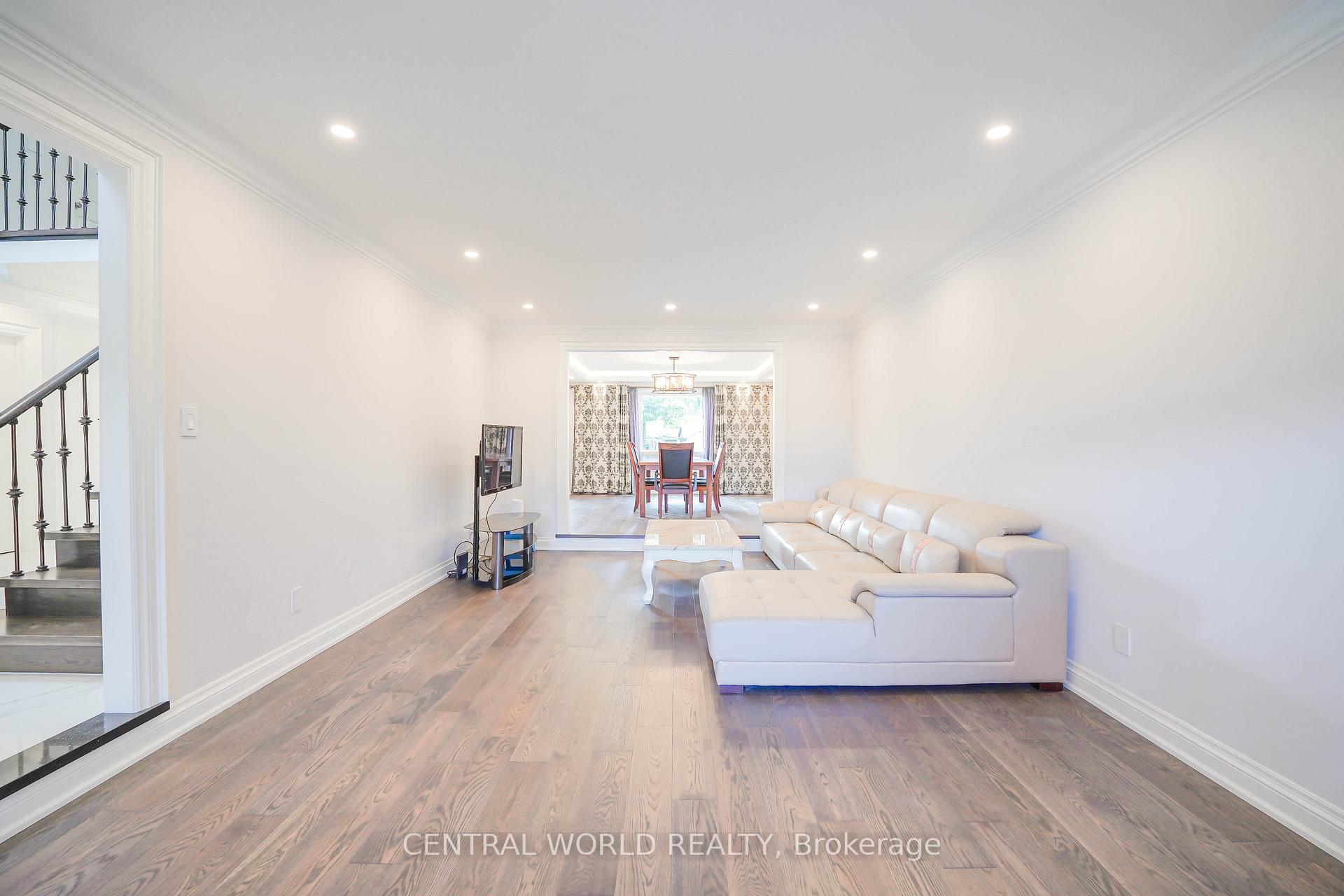 Photo 9 of 28 Teddington Avenue, Markham, Milliken Mills East — HOMEH