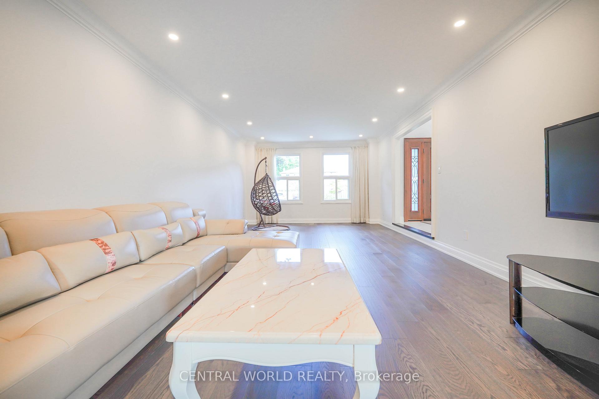 Photo 11 of 28 Teddington Avenue, Markham, Milliken Mills East — HOMEH