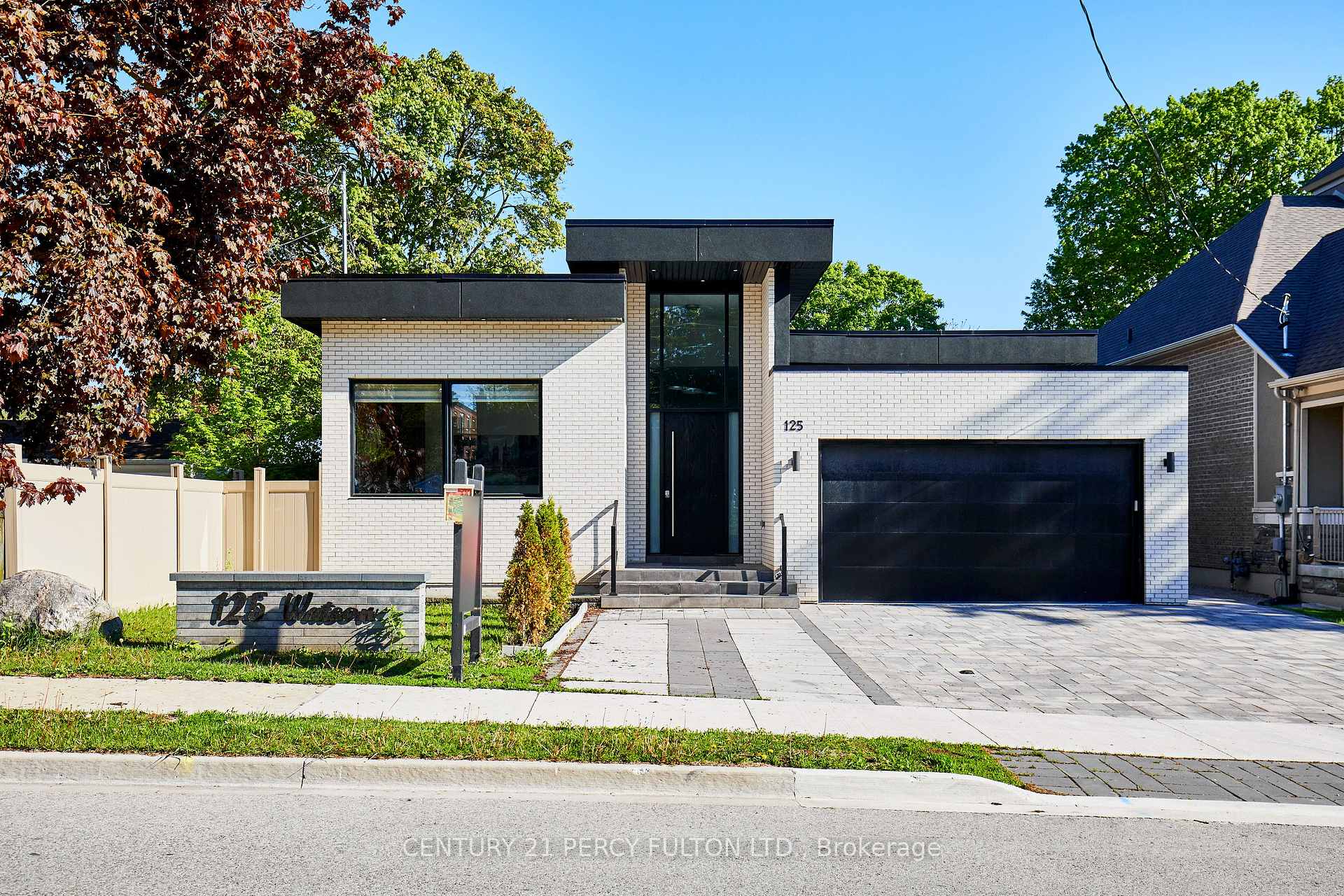 Front of 125 Watson Street E