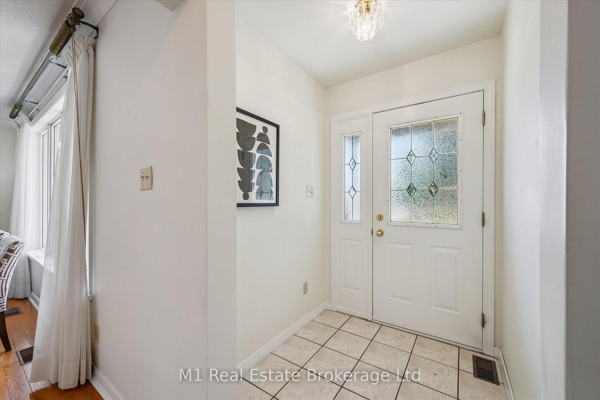 Photo 5 of 560 Paisley Road, Guelph, Junction/Onward Willow — HOMEH