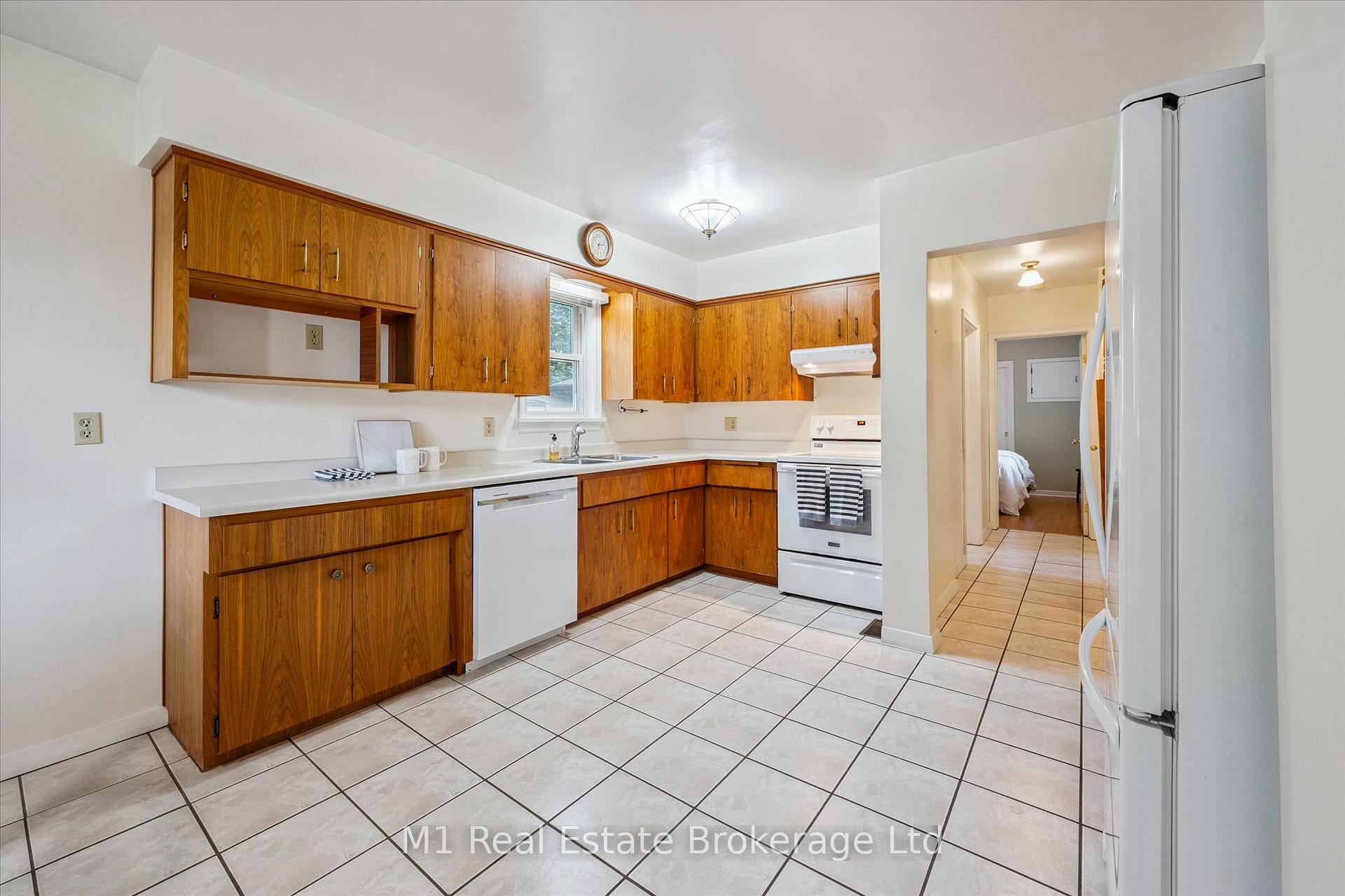 Photo 18 of 560 Paisley Road, Guelph, Junction/Onward Willow — HOMEH