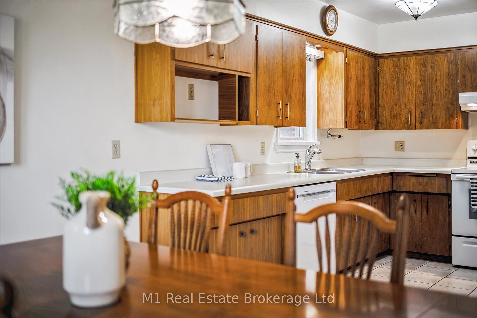Photo 19 of 560 Paisley Road, Guelph, Junction/Onward Willow — HOMEH