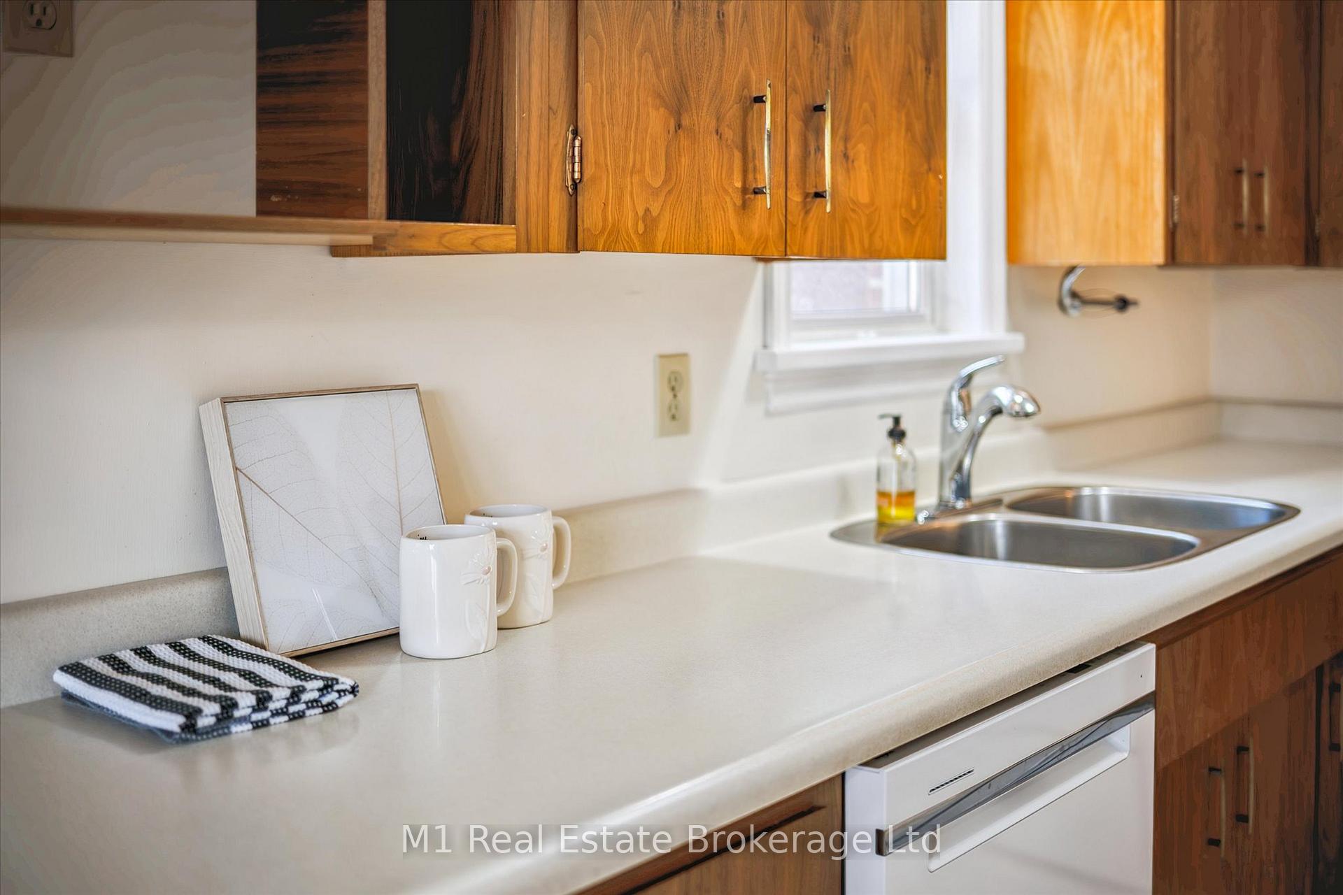 Photo 20 of 560 Paisley Road, Guelph, Junction/Onward Willow — HOMEH