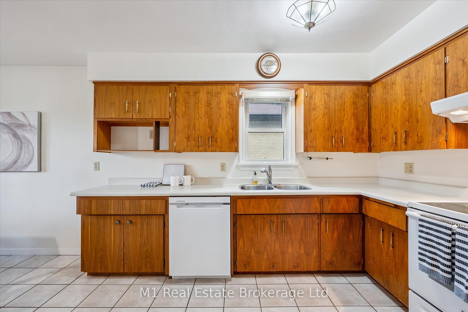 Photo 21 of 560 Paisley Road, Guelph, Junction/Onward Willow — HOMEH