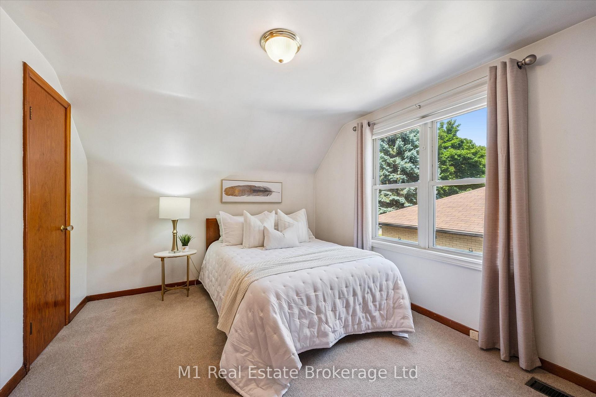 Photo 35 of 560 Paisley Road, Guelph, Junction/Onward Willow — HOMEH