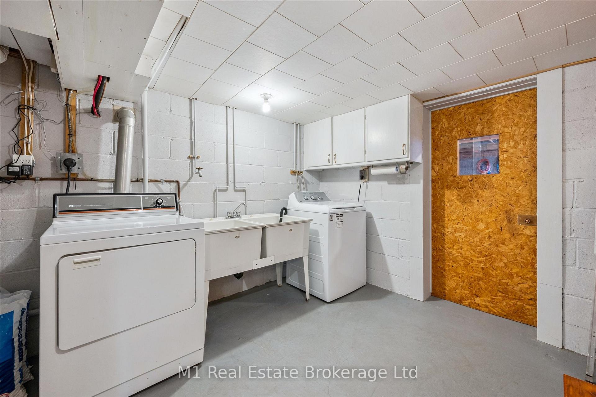 Photo 40 of 560 Paisley Road, Guelph, Junction/Onward Willow — HOMEH